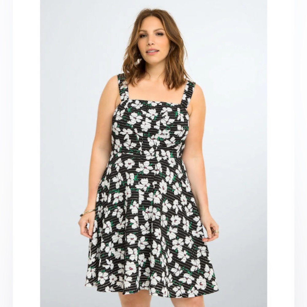 Torrid Women's Size 26 Floral Print Black/White Textured Skater Dress.